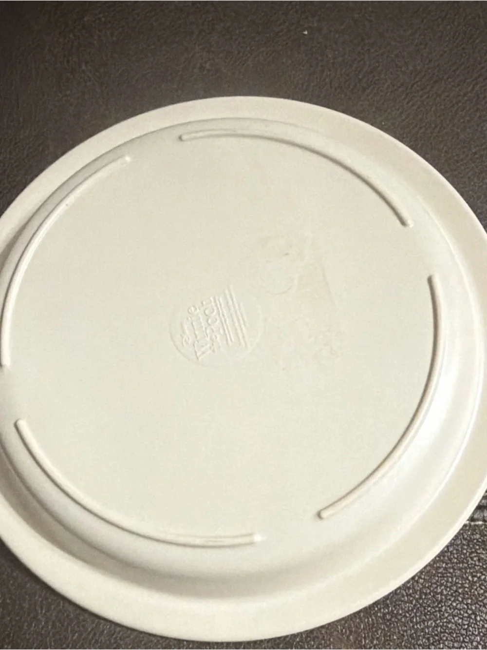 Disney’s Winnie the pooh vintage plastic plates